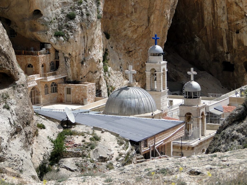 Mănăstirea „Sfânta Tecla” (Mar Taqla) din Maaloula (sursa foto: https://en.wikipedia.org)