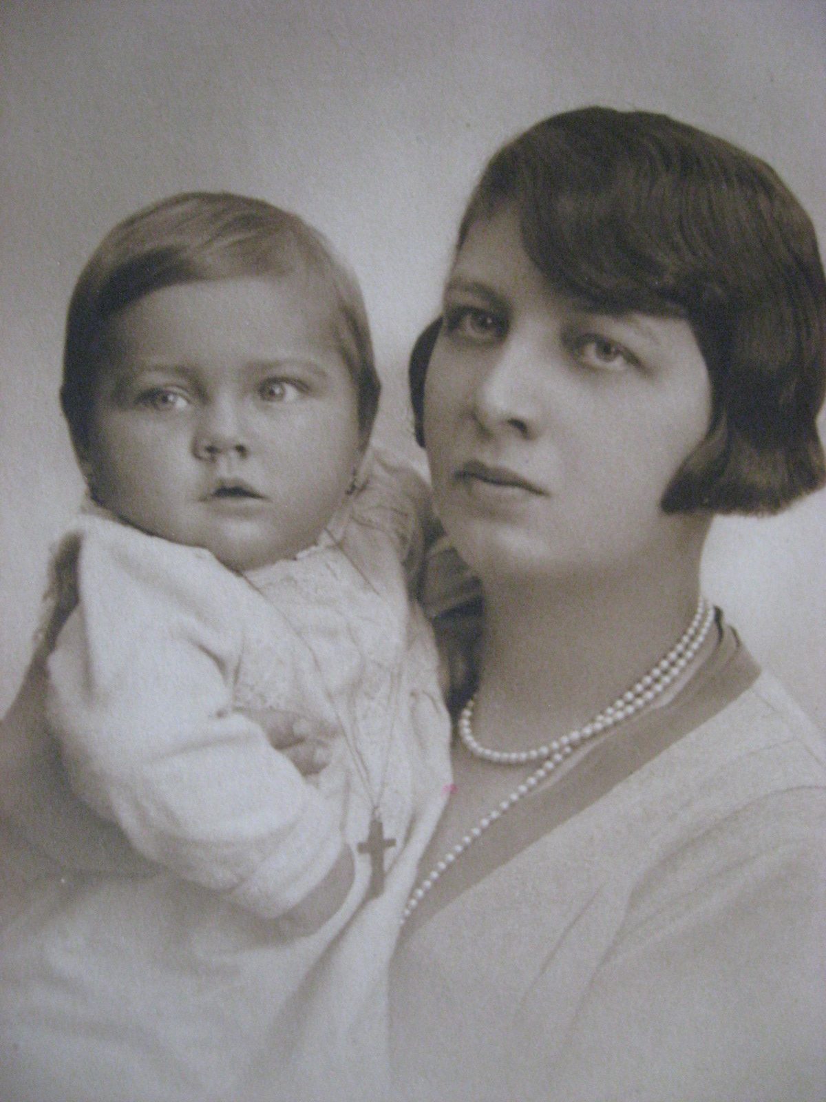 Roxandra Maniu cu mama, foto din arhiva familiei